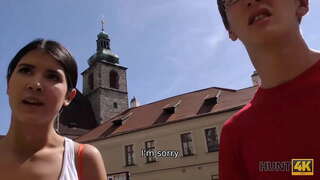 HUNT4K. Turtingas medžiotojai vilioja ūgio brunetė, kurie reikia pinigų, skirtų atostogų