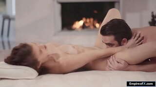 אַ ברונעט אָנגעשטעלטער לאָך ליקט און פאַקט דורך איר מאַנאַגער