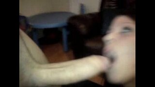 ���ரு நல்ல பெரிய கடின சேவல் பெறுகிறார், குடித்தார்கள், உலர்ந்த