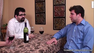 الفرنسية - زوجة يغلق تحت الطاولة صفقة تجارية