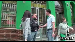 غريب القبلات لها سحر كامل