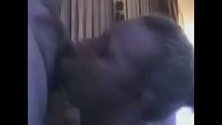 Kåt 30&#039; år gammel blonde suger og deepthroats.