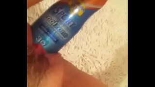 Dolanan karo suncream botol