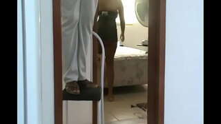 Эмэгтэй Буланд Харагдаж байгаа юм бол дотуур хувцас дээр Цахилгаанчин