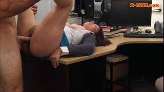 Latina chick wtih big atngal exchange sa iyang pussy sa salapi