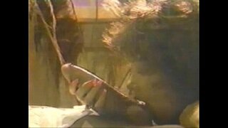 Ashley Dunn dělá chlap pop big Lady v Modré barvě