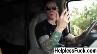 Yeniyetmə qızlar Səyahət Автостопом