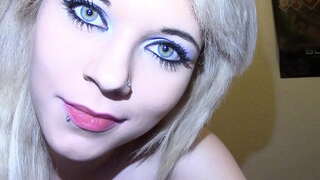 Ысык сексуалдык кыз Пускает слюни тилине