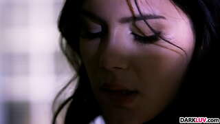 איינער ספּעציעל ביביסי נאַכט פֿאַר וואַלענטינאַ נאַפּפּי