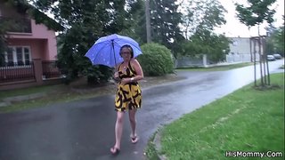 דערוואַקסן מאָם און טין לעסביאַן, טויינג יעדער אנדערע