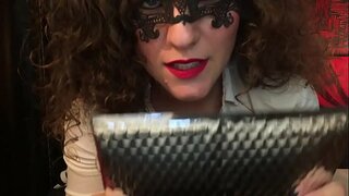 Ufuna Kuba Wam Panties? Te le mando, Porcone. Mistress Hotwife Venus.