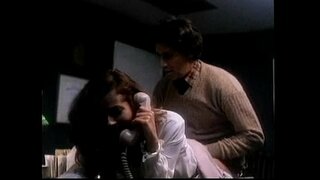 ���ેરોનિકા નહીં તેના જાંઘિયો નીચે ખેંચાય છે અને કામુક ગાંડ ઓફિસ પર