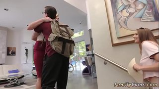 Модар трахает спутник&amp;#039;с духтари омӯзиши родного бародарон ва отсосать