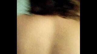 Salakina ketukan manéhna jeung kuring nempo mah