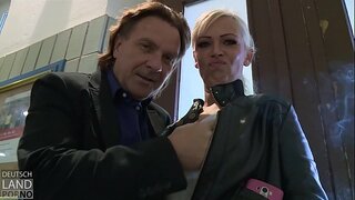 Vivian Schmitt taka, i te paparazzi ki te patunga .....