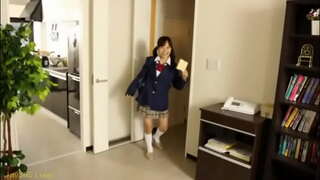 Mlada poslušni japanski supruga želi svakodnevno беременеть.