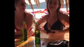 ���ೇಕ್ ಔಟ್ ಹಿಡಿದಿಡಲು ಮೊಲೆ