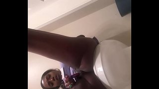 Sneaking off dostať maticou pri práci