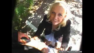 Czech Blondie nan Piblik la Envazyon Souse ak Fukin 2