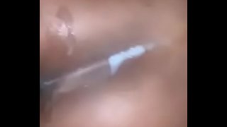 ���ន្ទាប់ទ្វារត្រៀមខ្លួនដើម្បីបូមយកសូរ