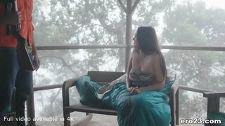 ברונעט טאָכעס פאַקט אויף דער גאַניק