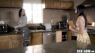 סעקסי באַבע באַנגד אַזוי שווער דורך אַ גרויס האָן