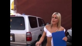 Kuao tamaiti e te pakeke te ure i roto i ia heua mākū twat