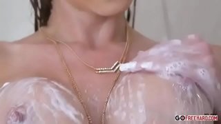 Uning ismi pls nima ?