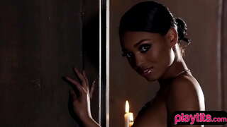 ספּאָרטי שוואַרץ באַבע סטריפּטיז סעסיע