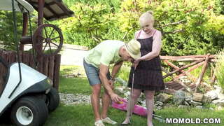 Slutty ώριμη κυρία Nanney είναι γαμημένο με καυλιάρης φίλε