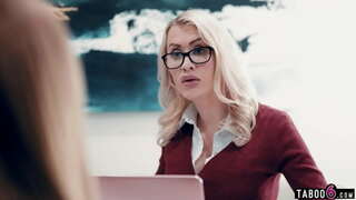 Teen stepdaughters kokuba abanye trouble emsebenzini kunye yakhe MILF boss