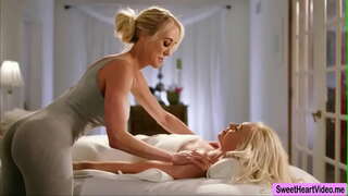 MILF Brandi Dashuria ndihmon saj të Konsumatorëve Lyra Ligjet pidhi të arritur orgazmë