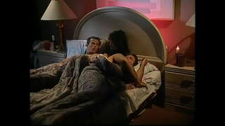 Zwou Nymphomanin Meedchen mat grousser Titten lecken jee anere Fotzen an positioun 69, während ee vun Hinne gëtt an den Arsch gefickt vun engem dude