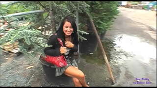 Di asuhan pelacur membolehkan dirinya menjadi kacau dengan kesenangan