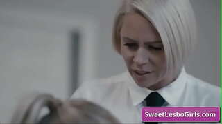 Â�んぱく見milf lesbos楽しみ深いお尻や滑り運指を長永続的な盛り上がりのオフィス